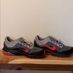 Nike Max Dynasty 2 Boys Size 5Y